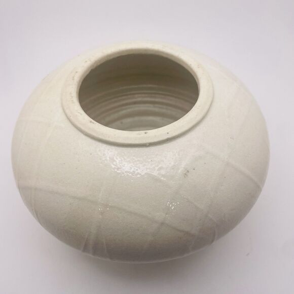 Studio Art Pottery Bowl Urn Cream Textured Ceramic Carved Lid Artist Signed - Picture 4 of 7